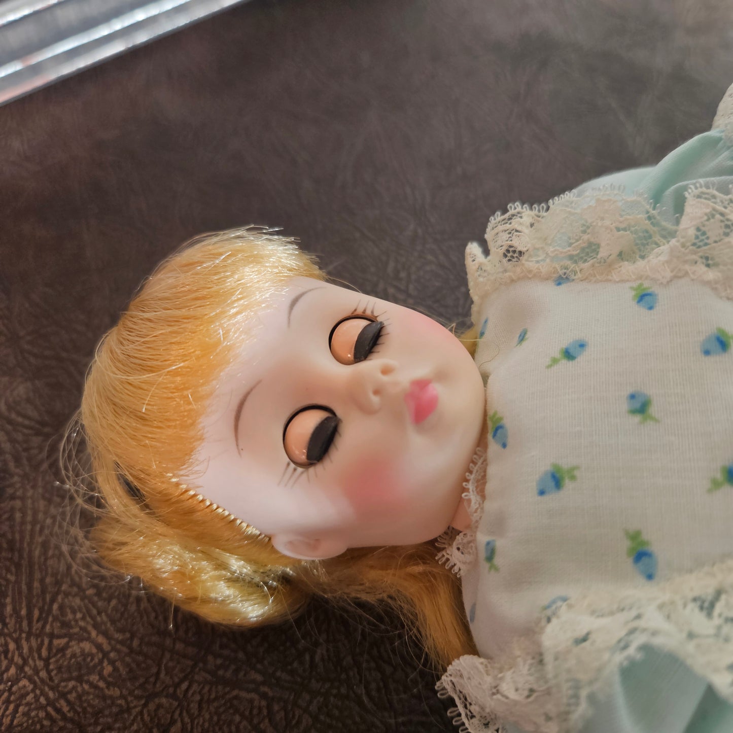 Madame Alexander Amy Doll 1320 Blue Floral Dress Umbrella