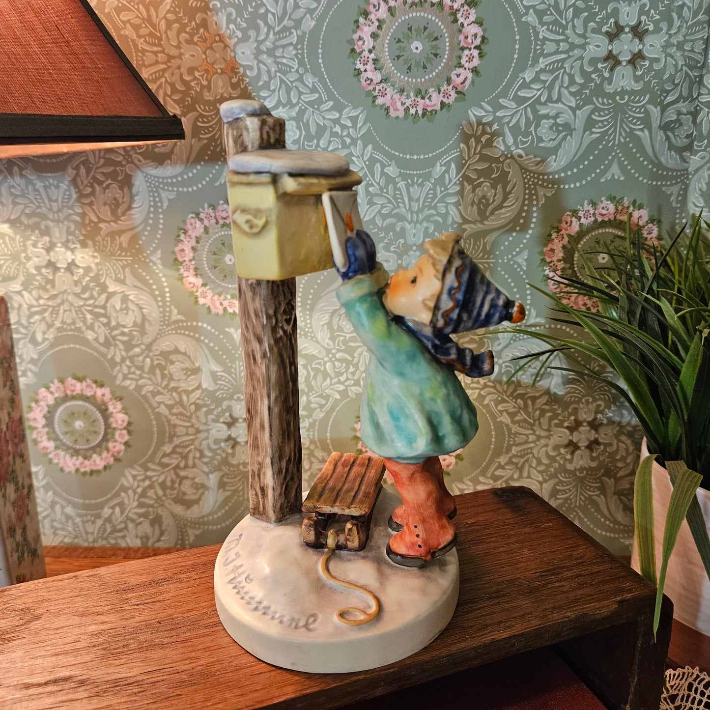 Goebel Hummel Letter to Santa HUM 340 Large Figurine