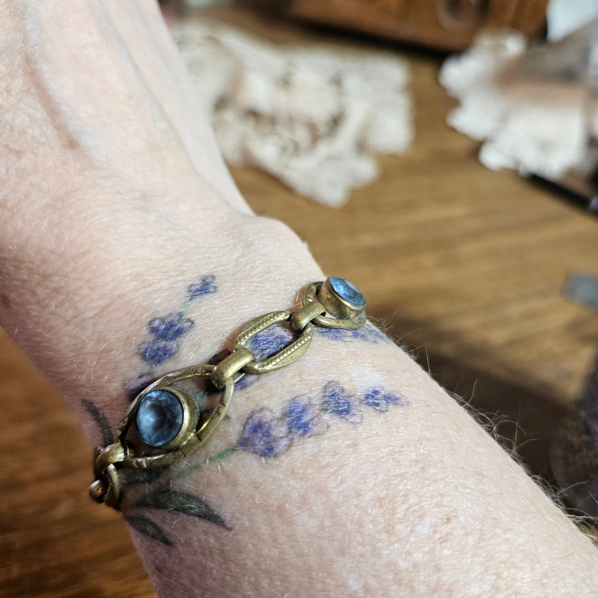 Gold Tone Blue Cabochon Link Bracelet