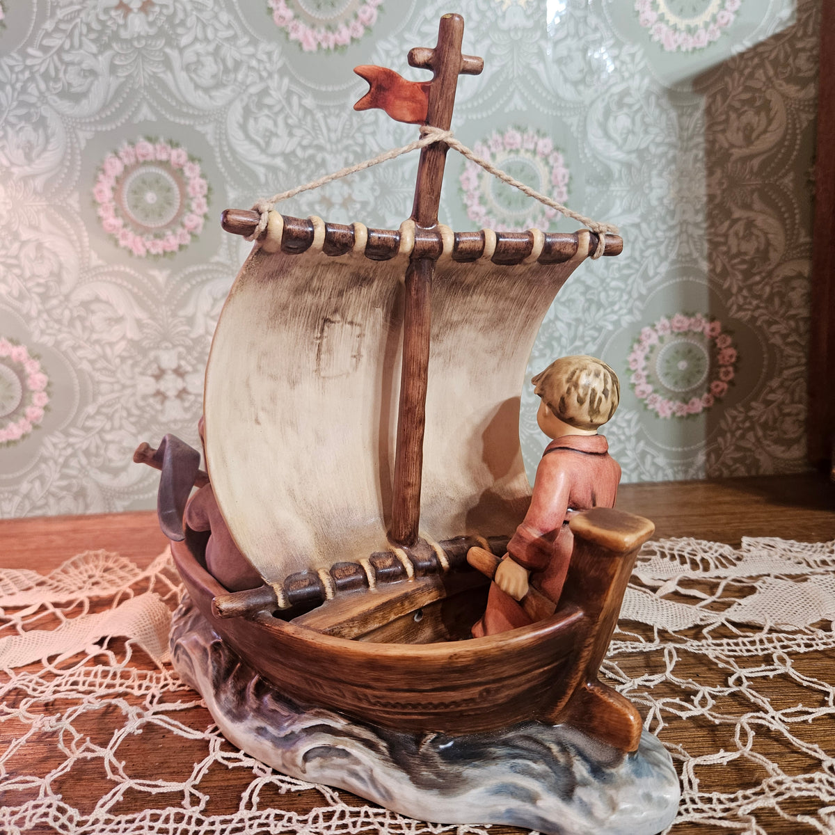 Goebel Hummel 530 Land in Sight Large Figurine with Box