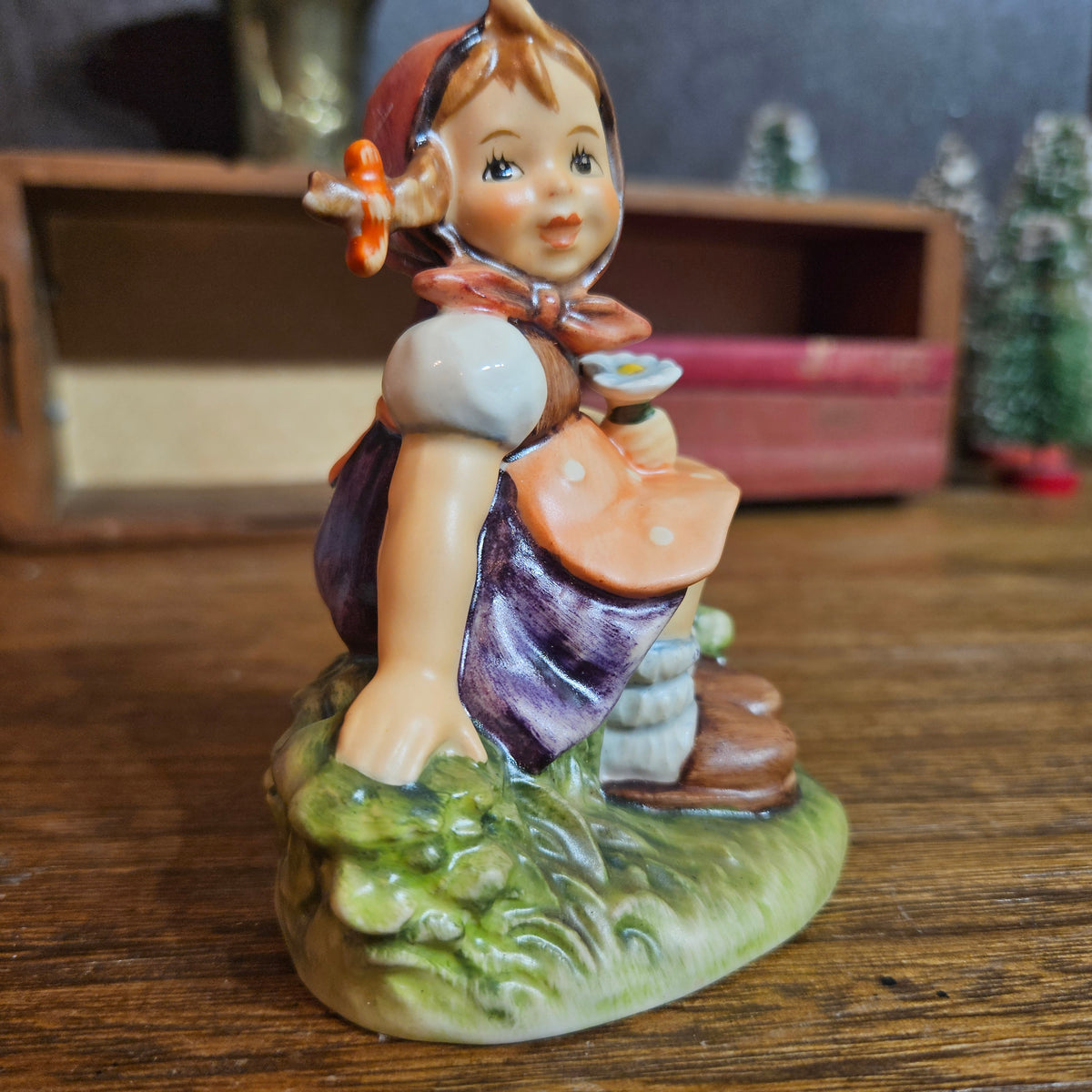 Goebel Hummel In the Meadow #459 Figurine Boxed TMK-6