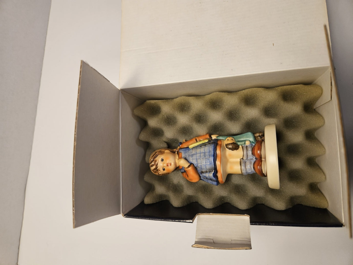 Hummel Exclusive Edition Figurine "I Wonder" in box