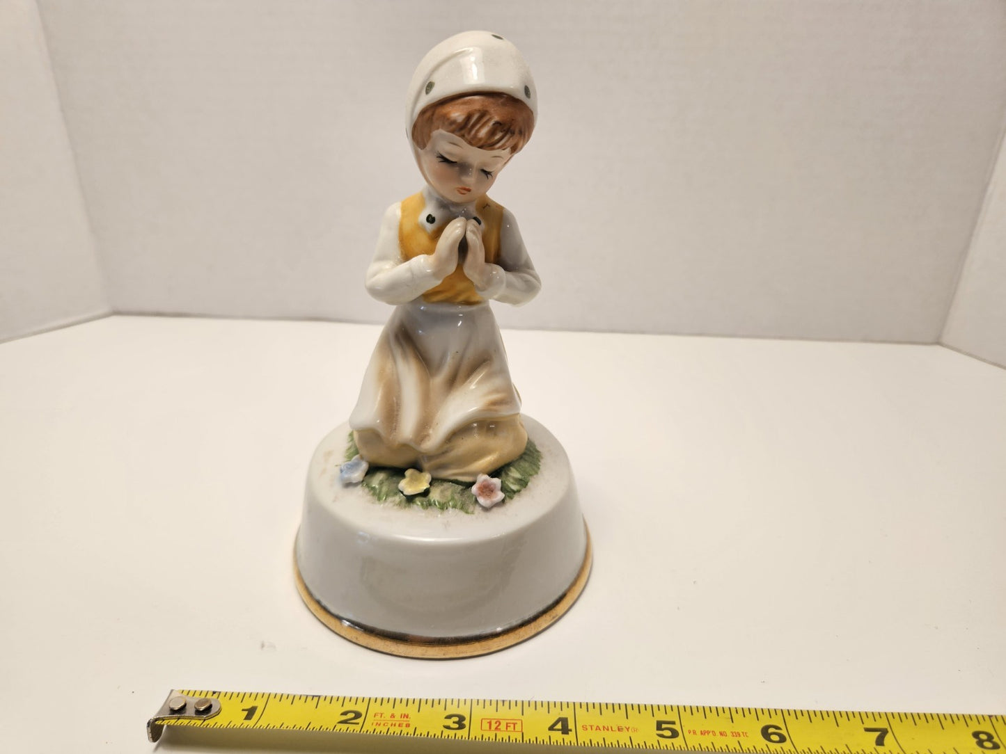 Praying Girl Porcelain Music Box Wind-Up 5 Inch Decorative Collectible
