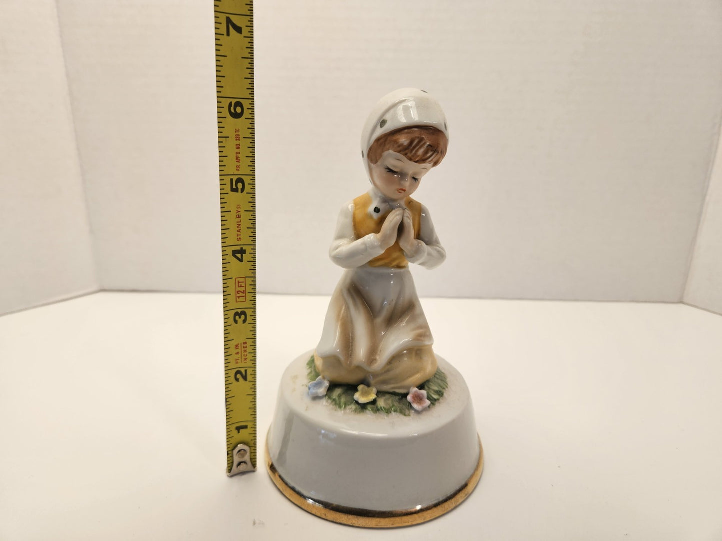 Praying Girl Porcelain Music Box Wind-Up 5 Inch Decorative Collectible