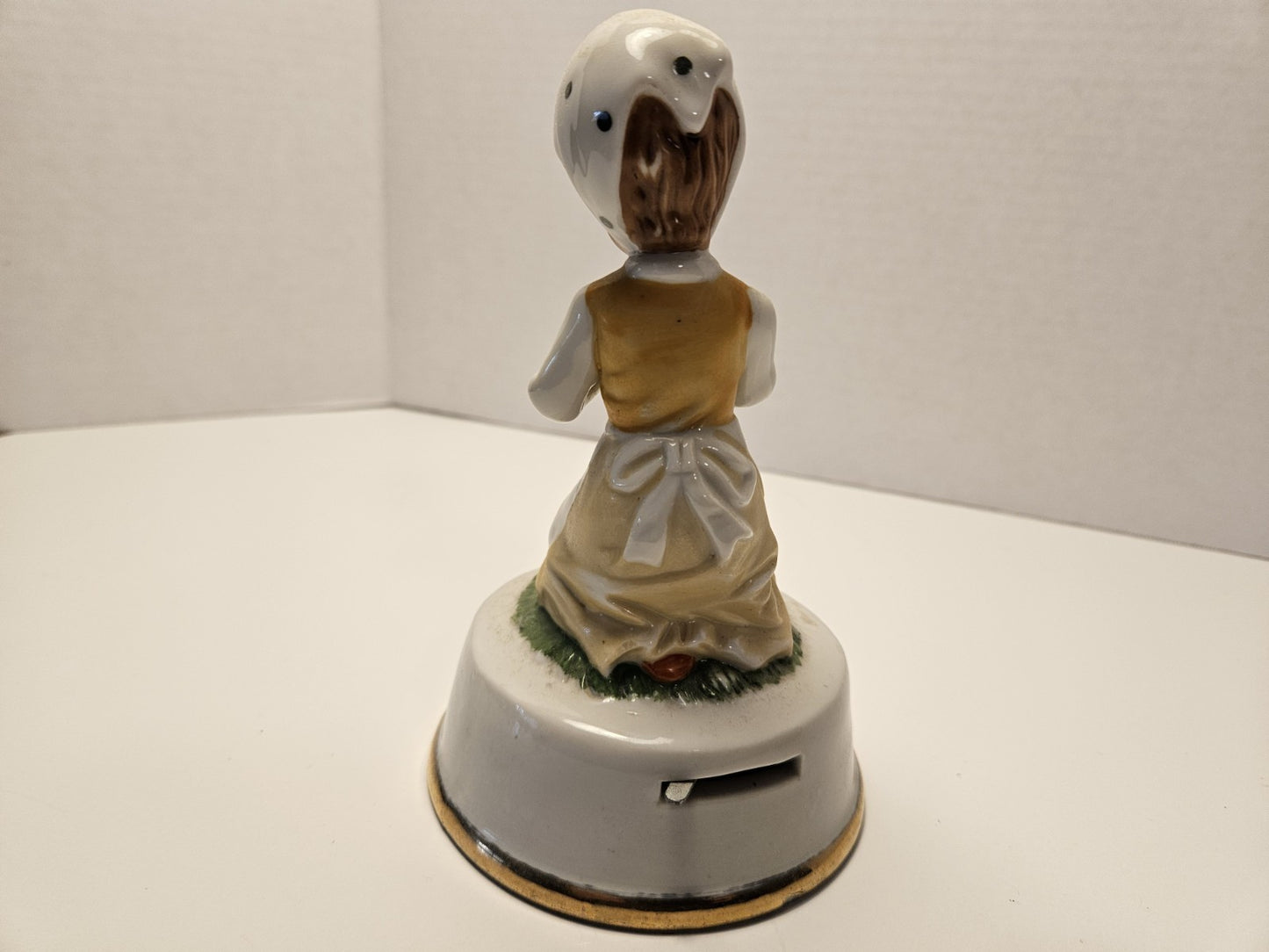 Praying Girl Porcelain Music Box Wind-Up 5 Inch Decorative Collectible