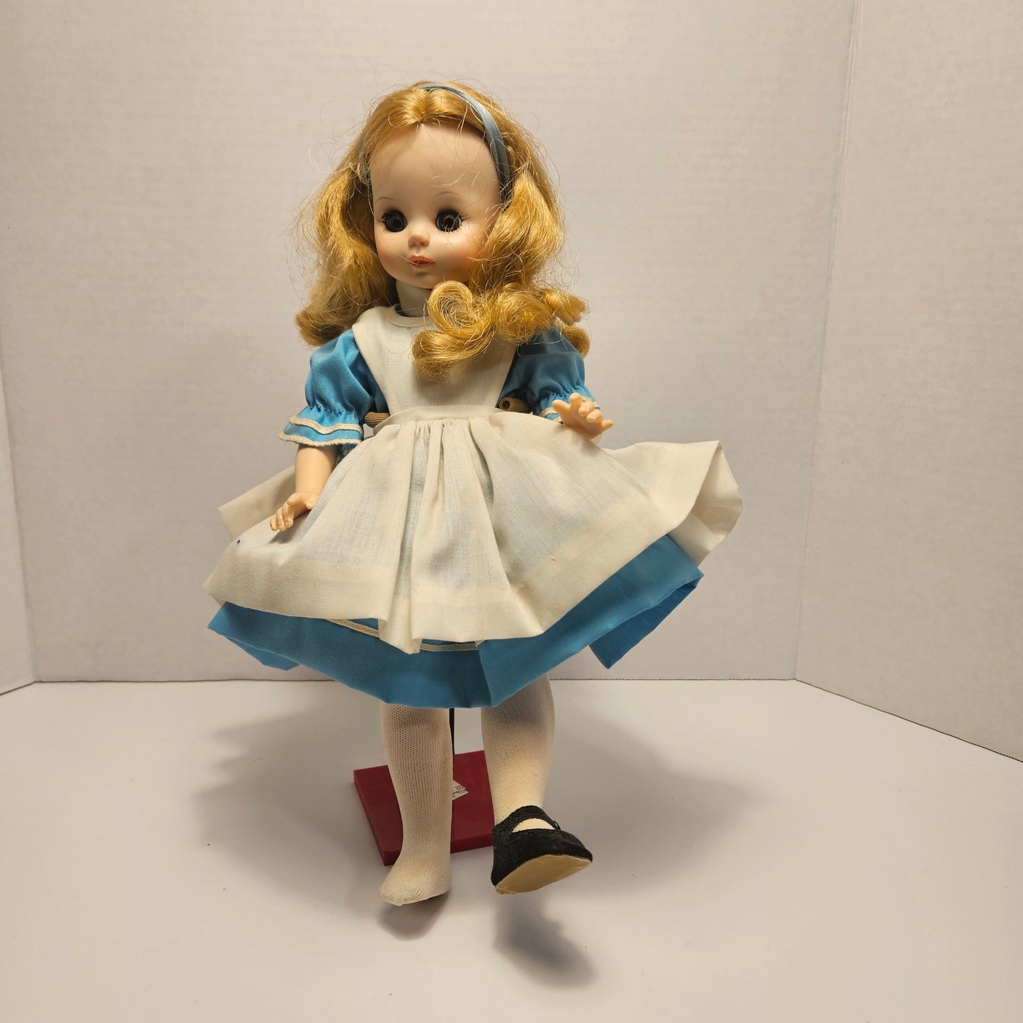 Madame Alexander Alice Doll 1552 Blue Dress