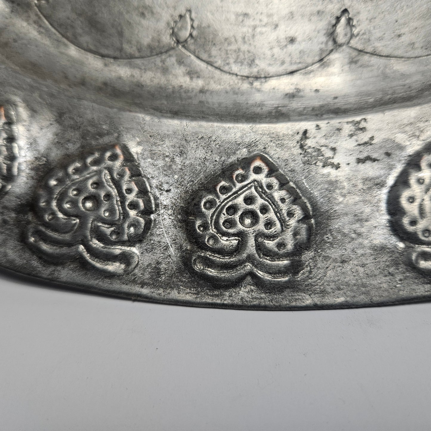 Metal Serving Platter Embossed Heart Border Oval