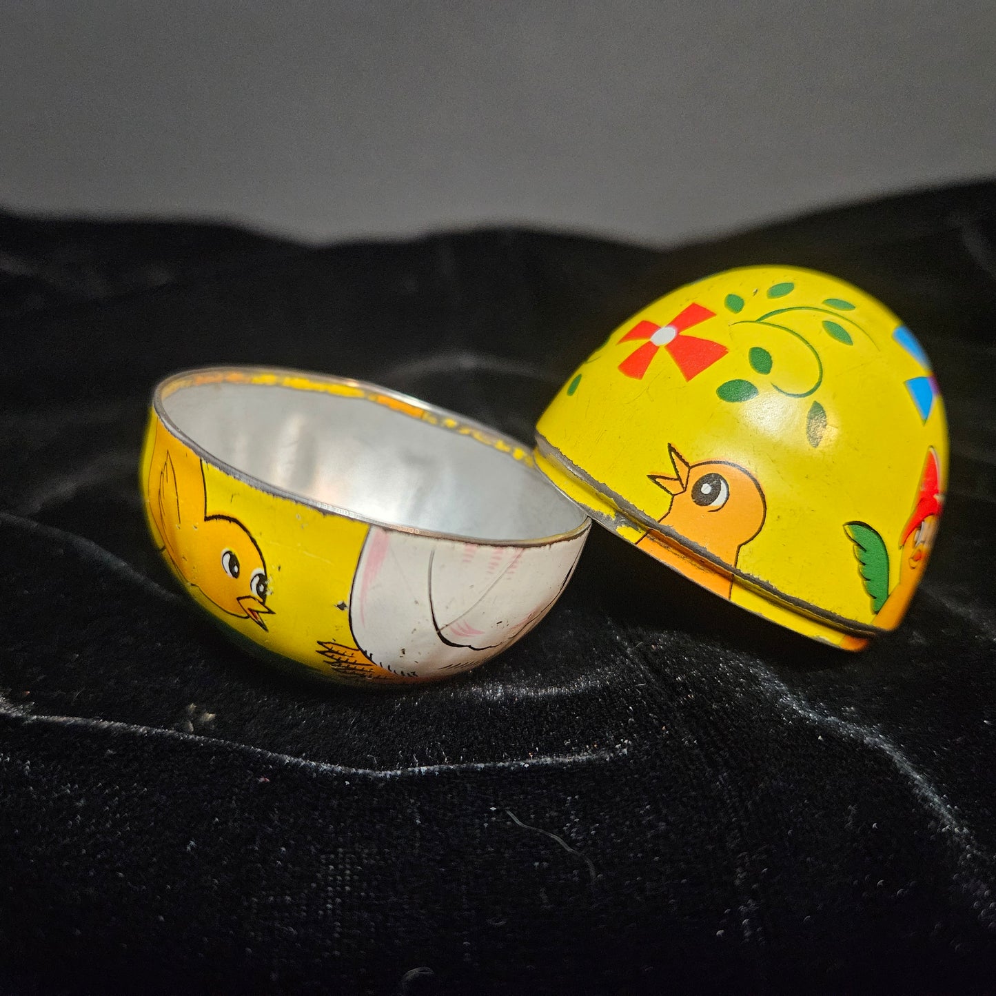 Vintage Tin Easter Egg