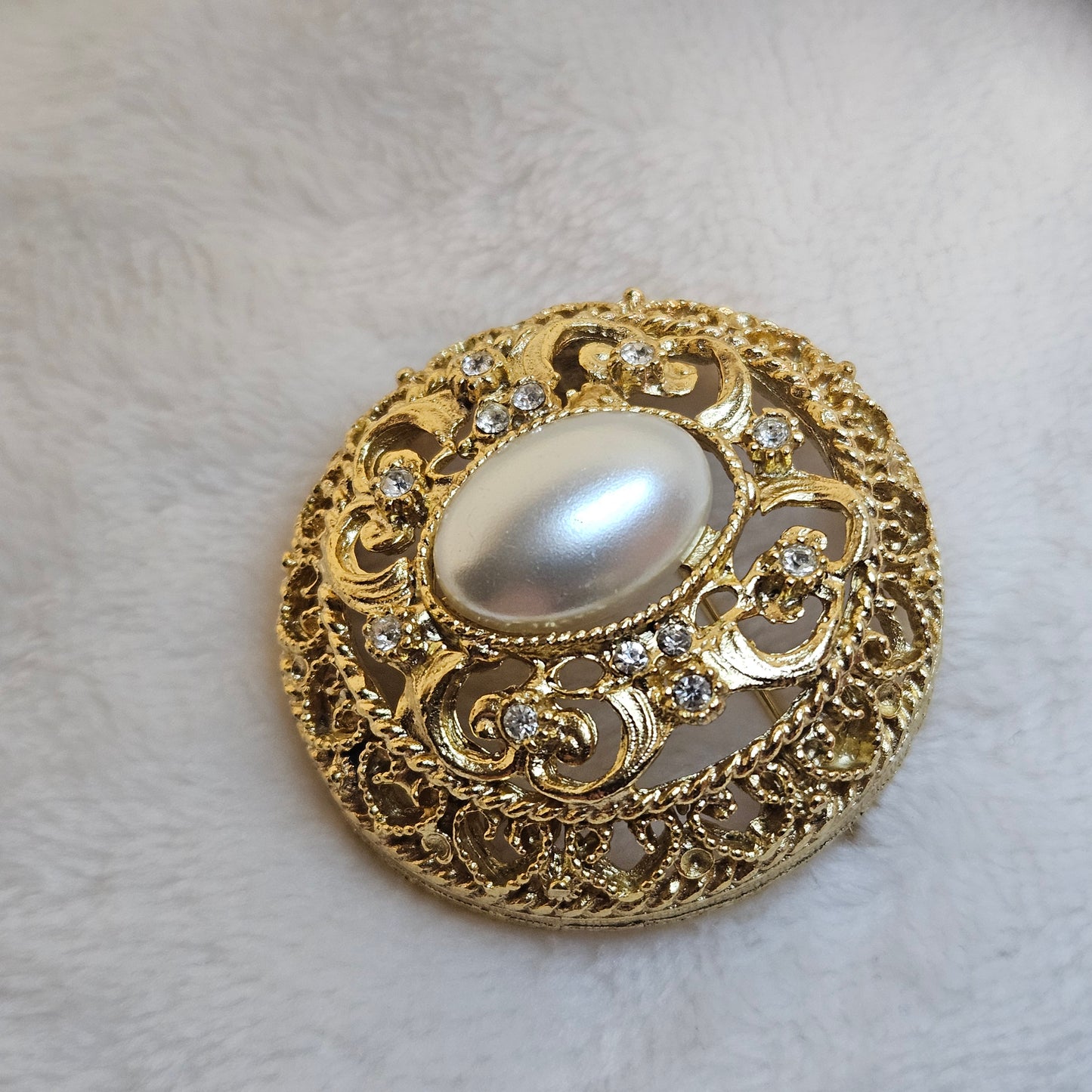 Vintage Gold Tone Faux Pearl Brooch