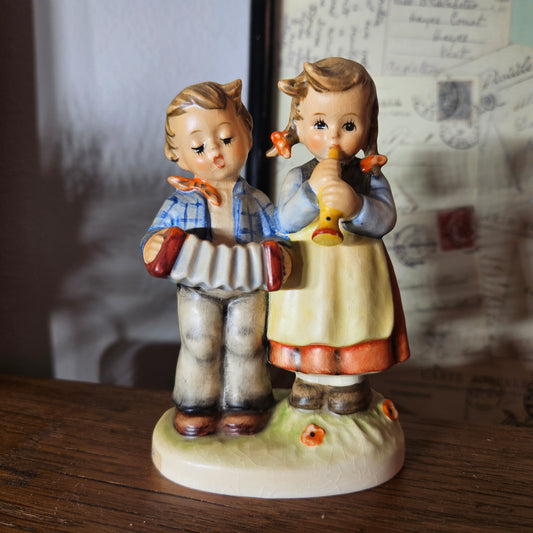 Goebel Hummel "Birthday Serenade" Figurine 218