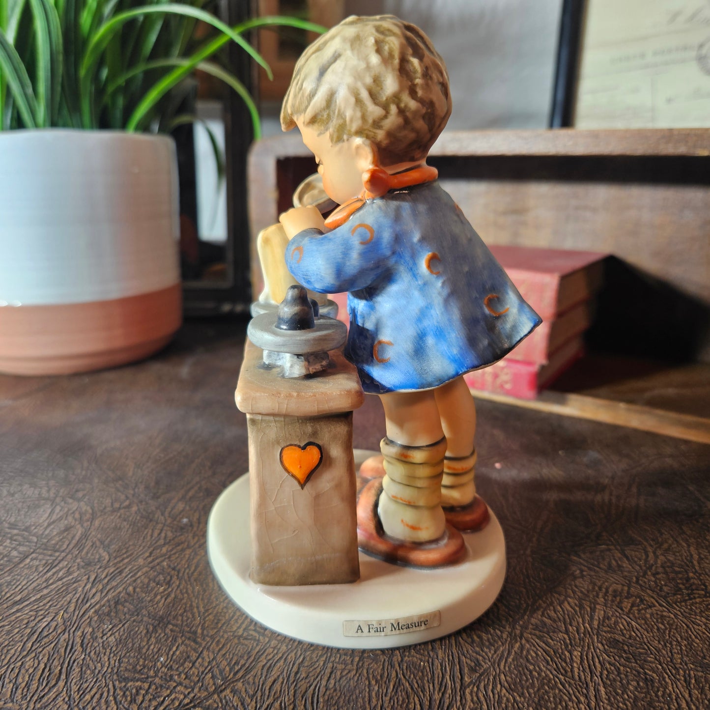 Goebel Hummel “A Fair Measure” Figurine 345 1972 W Germany