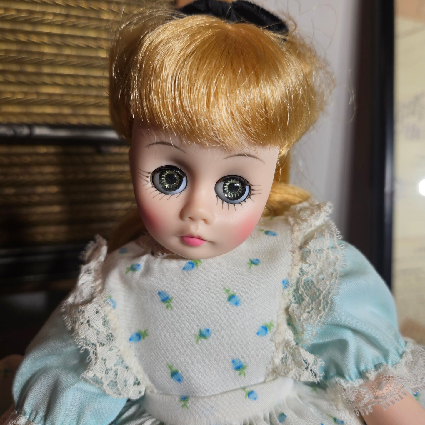 Madame Alexander Amy Doll 1320 Blue Floral Dress Umbrella