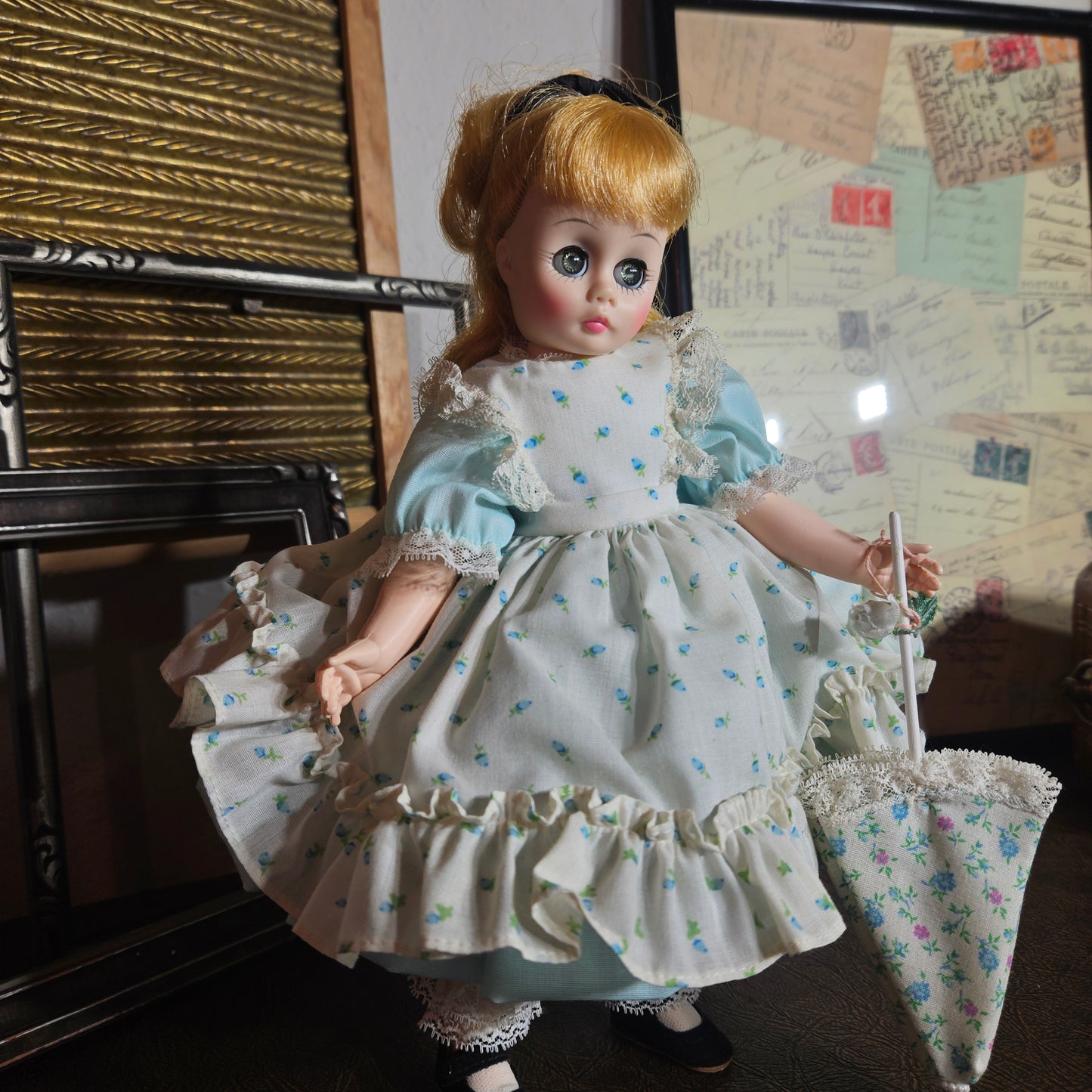 Madame Alexander Amy Doll 1320 Blue Floral Dress Umbrella