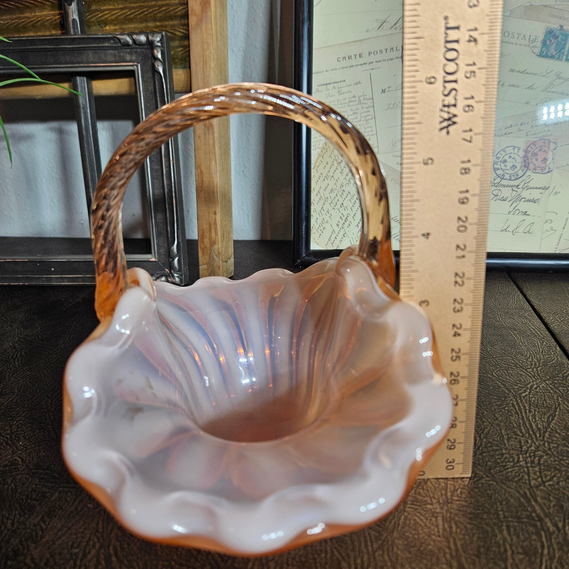 pink ruffled glass dish handle
