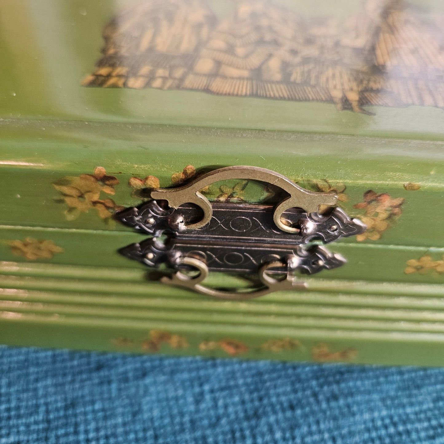Green Victorian Style Jewelry Box