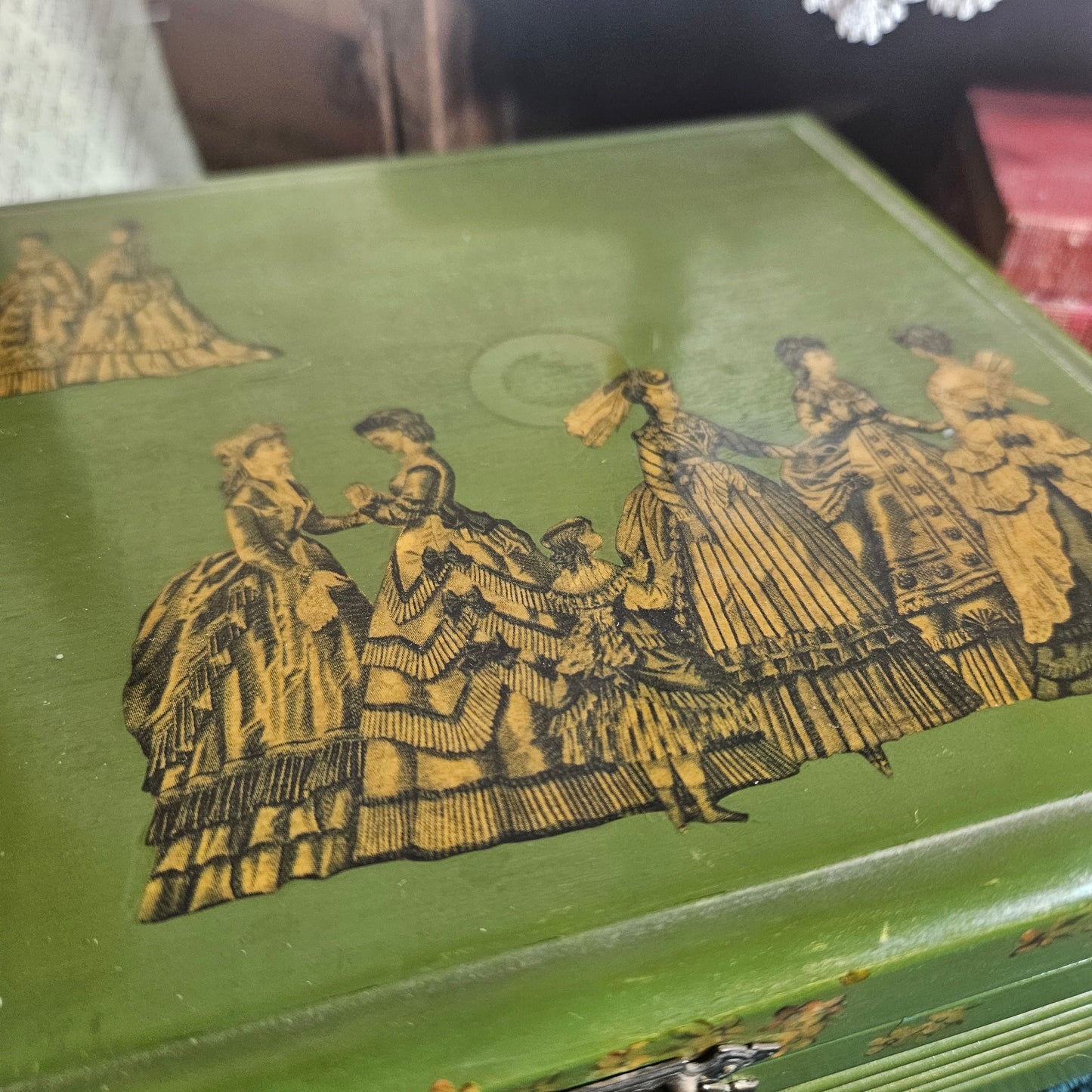 Green Victorian Style Jewelry Box