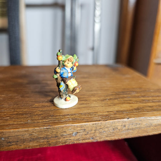 Goebel Mini Apple Tree Boy 257-P First Edition