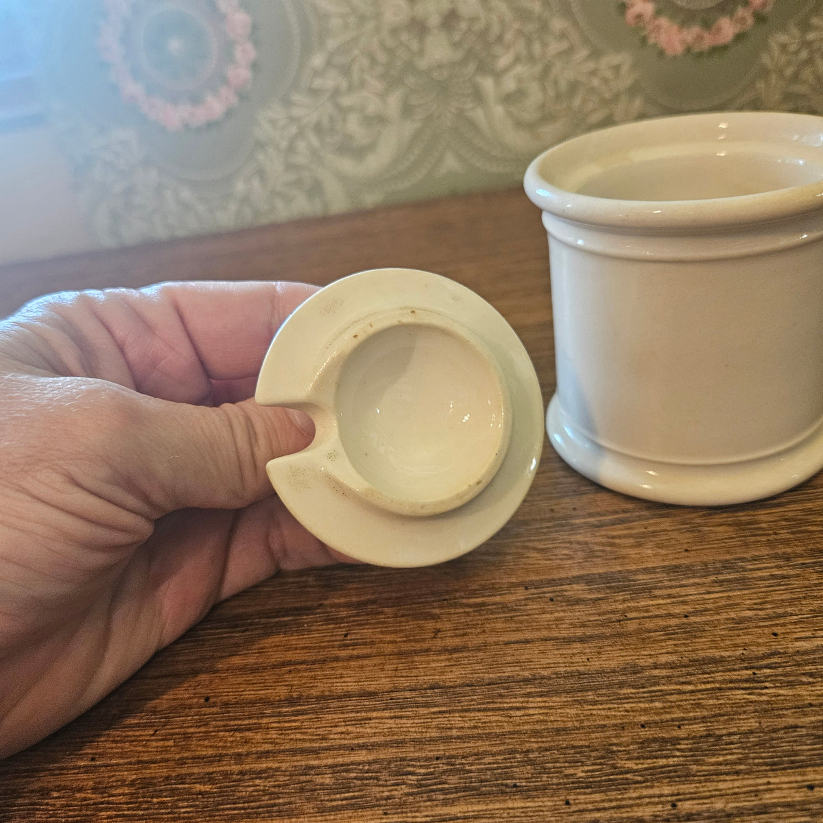 Knowles, Taylor & Knowles Semi-Vitreous Covered Condiment Server