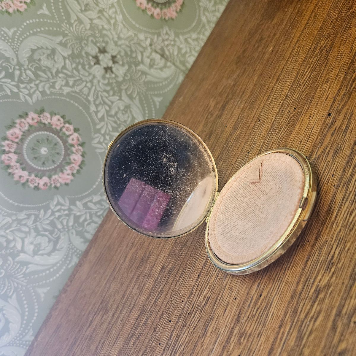 Gold Tone Damask Powder Compact with Mirror