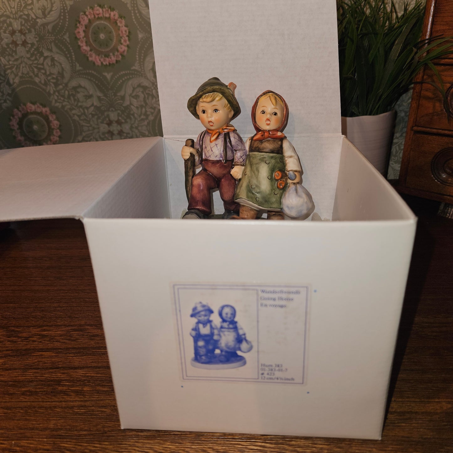 Goebel Hummel Going Home Hum 383 with Box