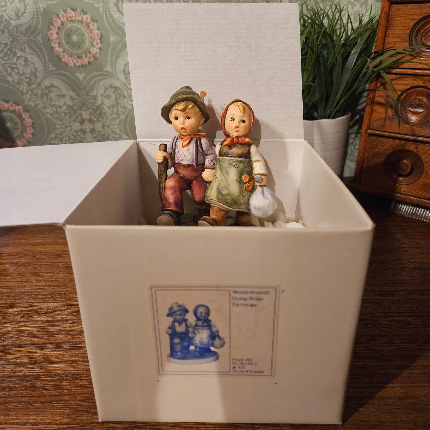 Goebel Hummel Going Home Hum 383 with Box