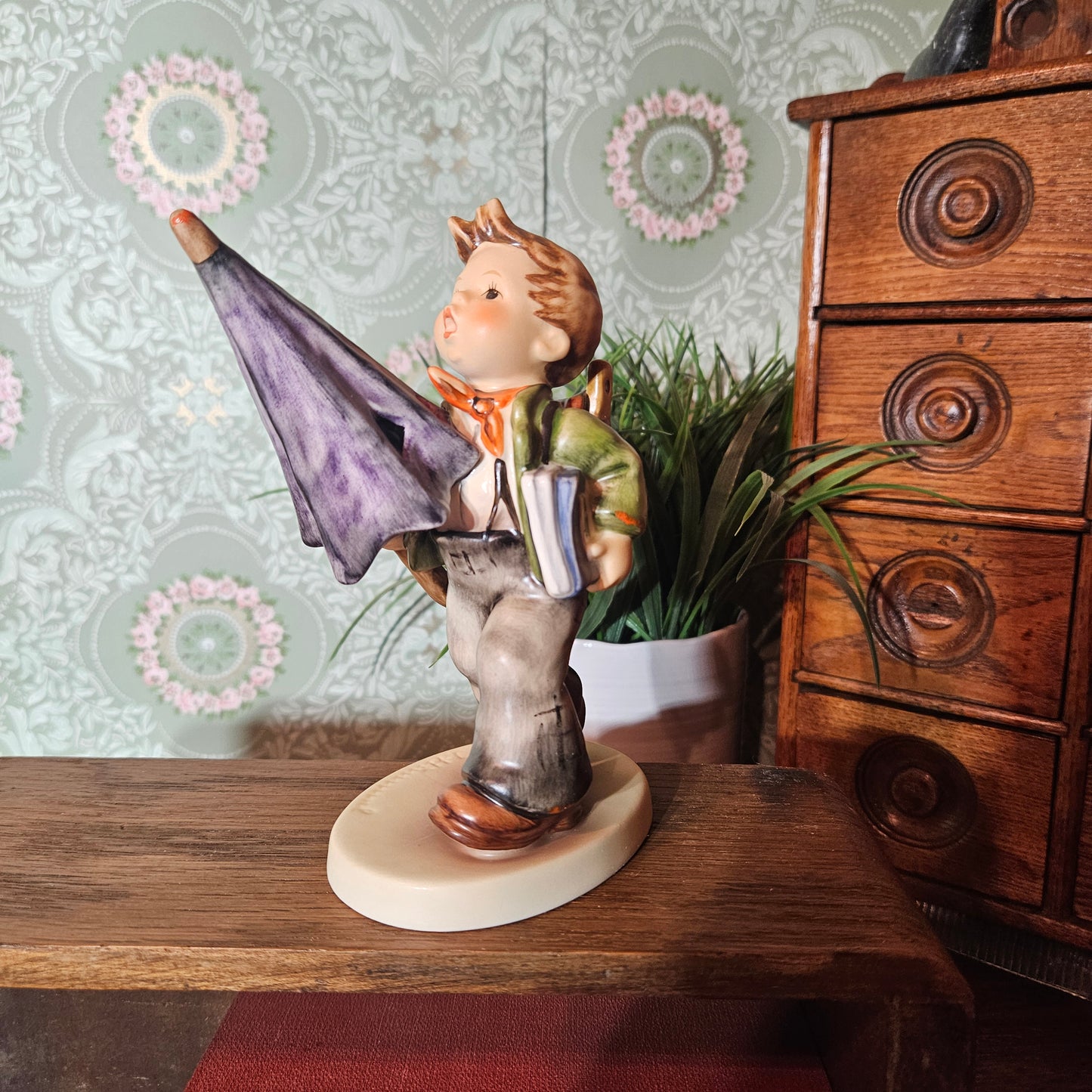 Goebel Hummel Is It Raining? Hum 420 with Box