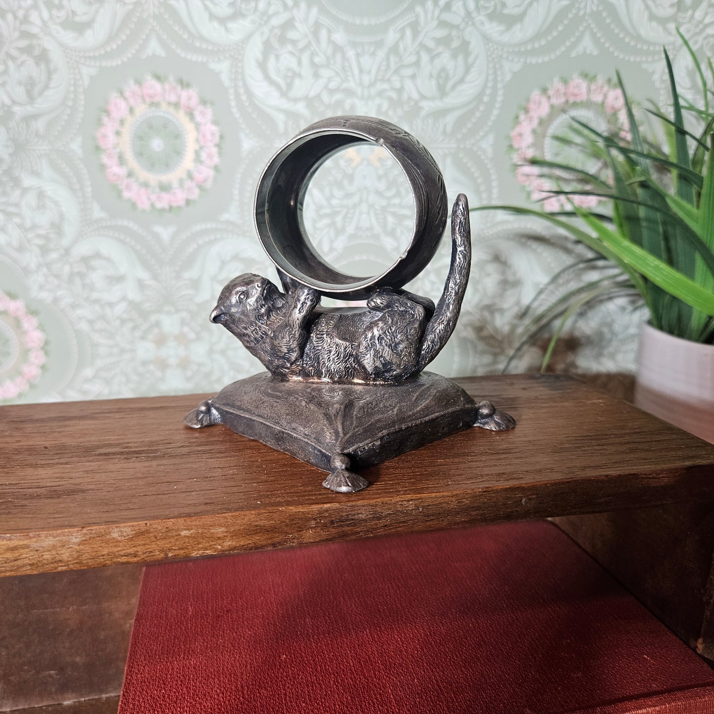 Figural Otter Silver tone Napkin Ring