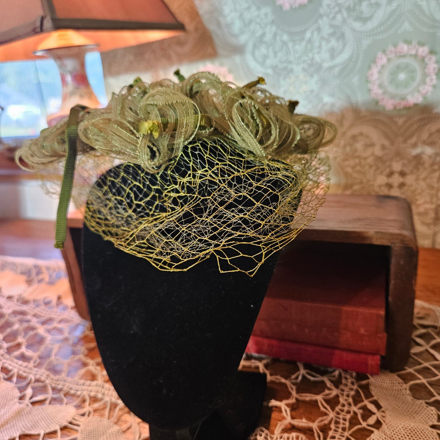 Norman Paulvin New York Green Ribbon Fascinator