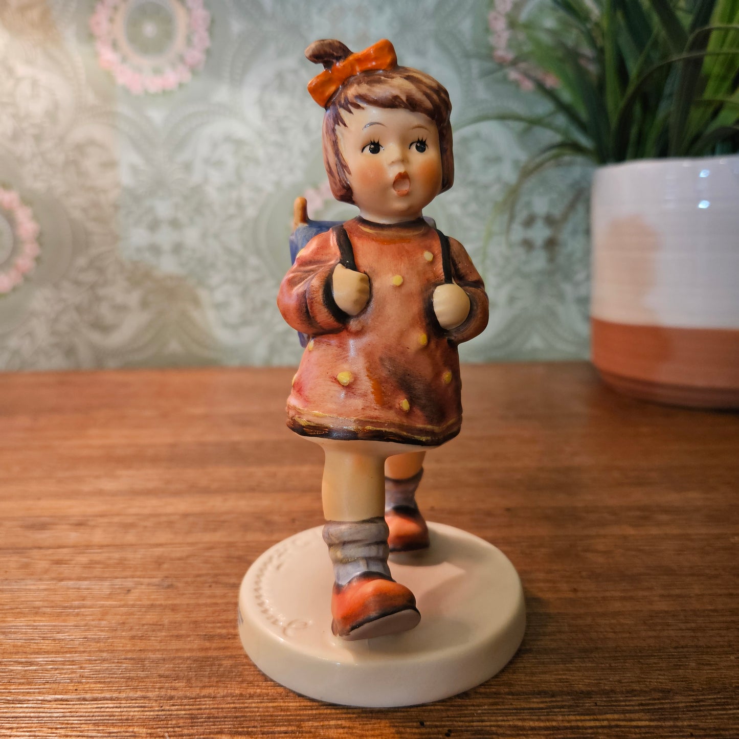 Goebel Hummel The Kindergartner HUM 467 with Box