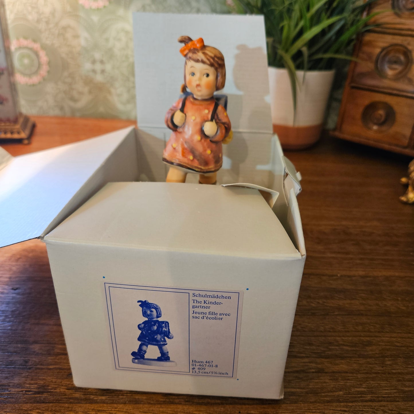 Goebel Hummel The Kindergartner HUM 467 with Box