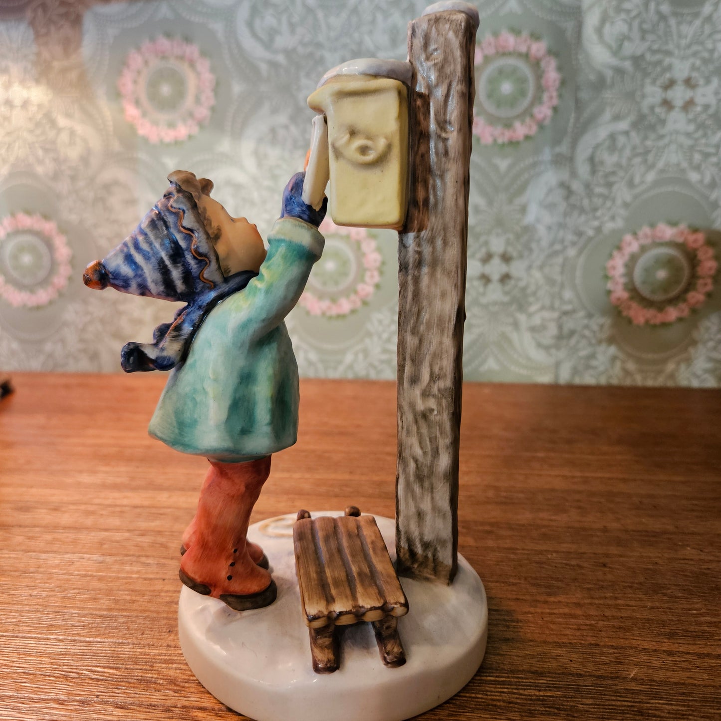 Goebel Hummel Letter to Santa HUM 340 Large Figurine