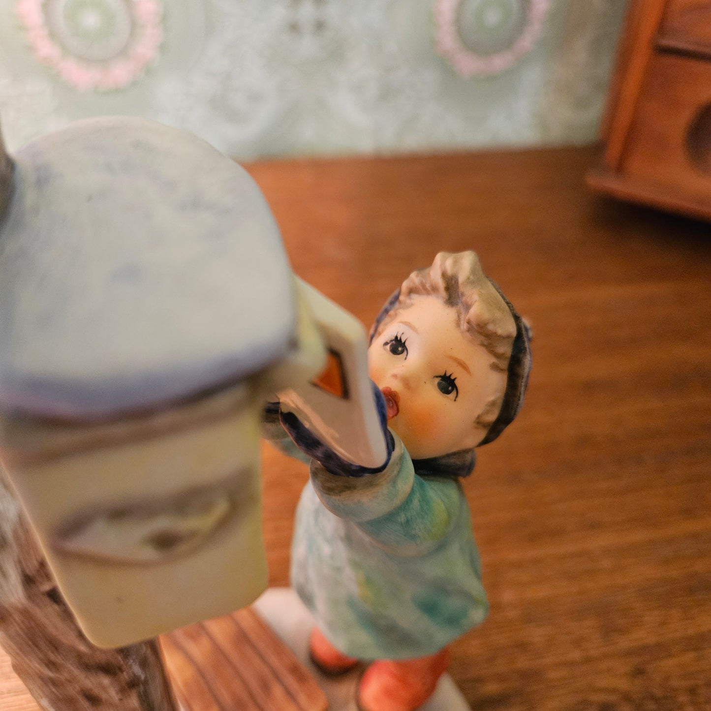 Goebel Hummel Letter to Santa HUM 340 Large Figurine