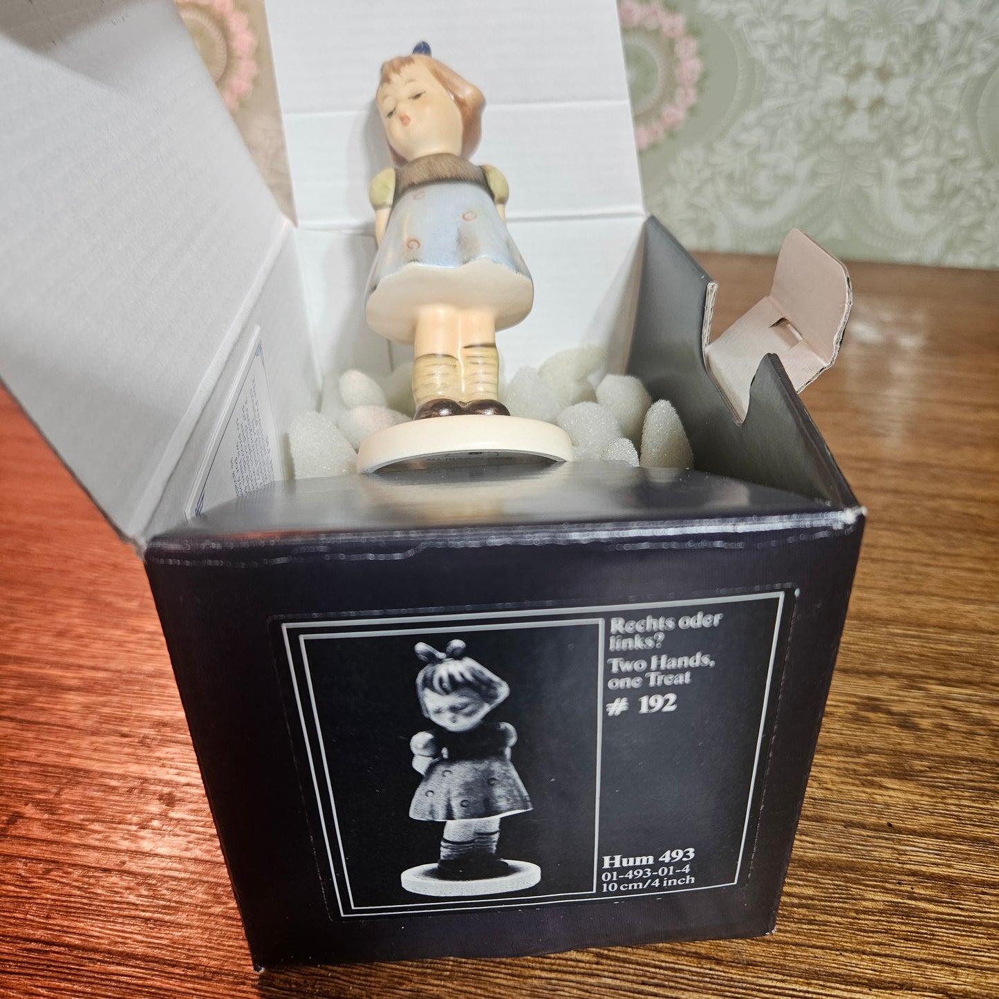 Hummel 493 Two Hands One Treat Figurine with Box