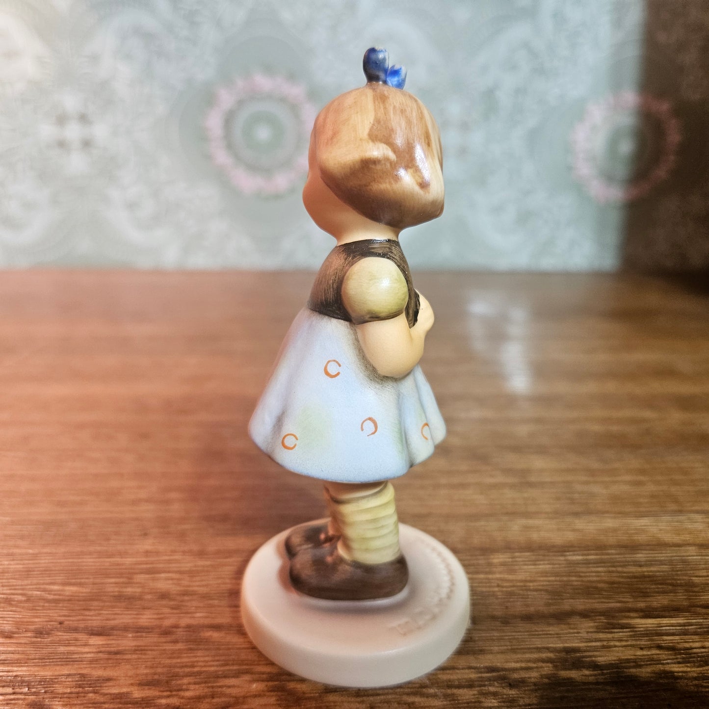 Hummel 493 Two Hands One Treat Figurine with Box