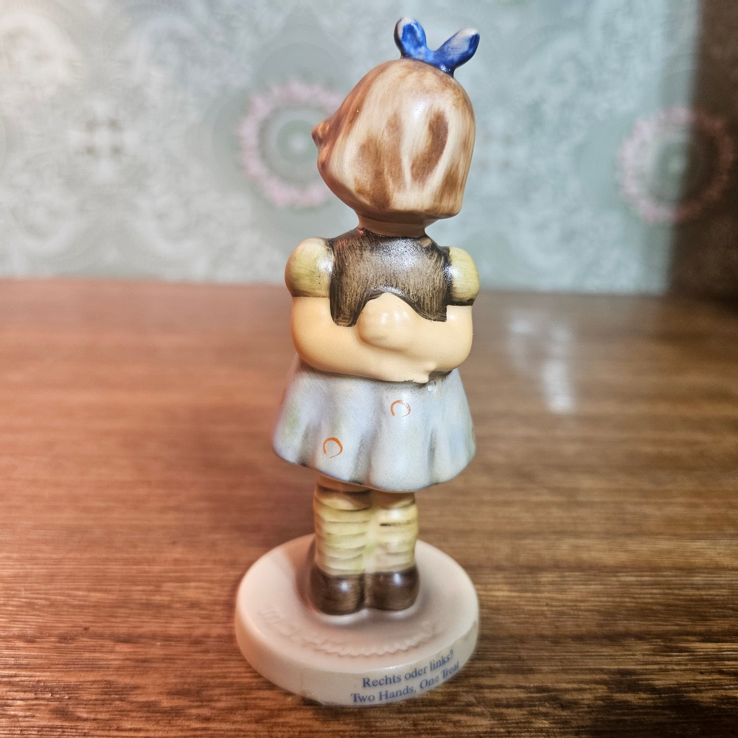 Hummel 493 Two Hands One Treat Figurine with Box