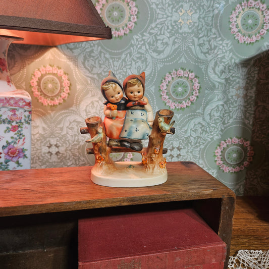 Goebel Hummel Coquettes 179 TMK3 Figurine