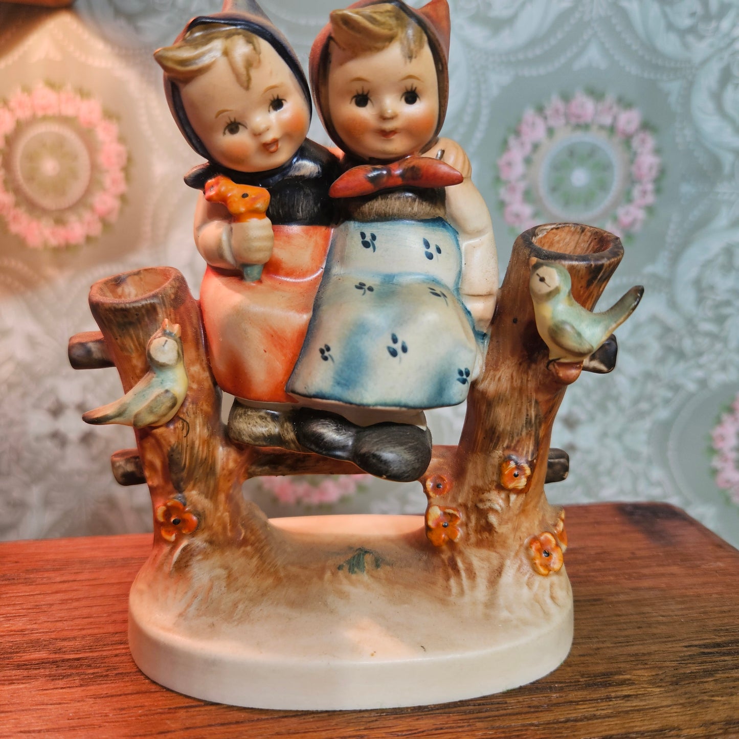 Goebel Hummel Coquettes 179 TMK3 Figurine