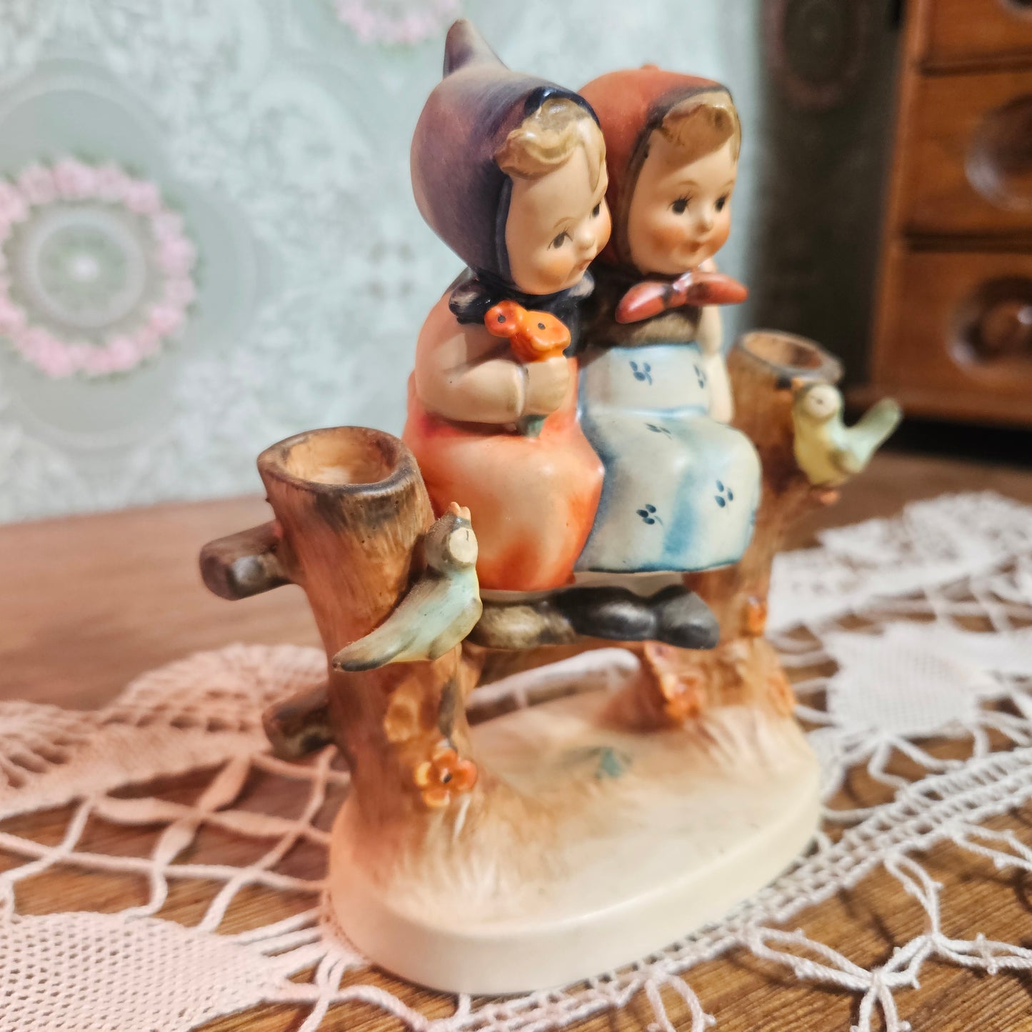 Goebel Hummel Coquettes 179 TMK3 Figurine