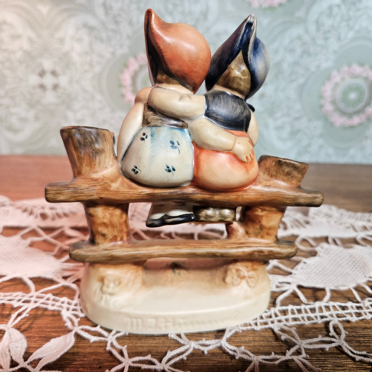 Goebel Hummel Coquettes 179 TMK3 Figurine