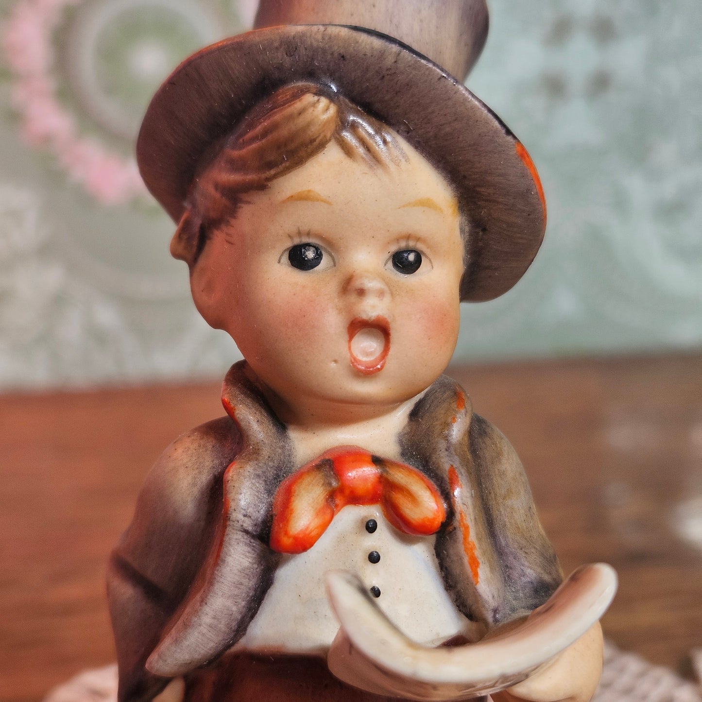 Goebel Hummel "Street Singer" 131 Figurine TMK1