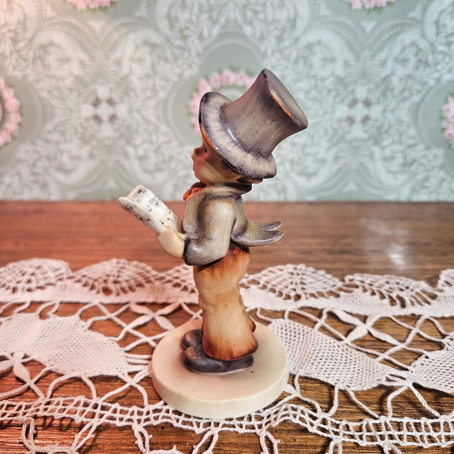 Goebel Hummel "Street Singer" 131 Figurine TMK1