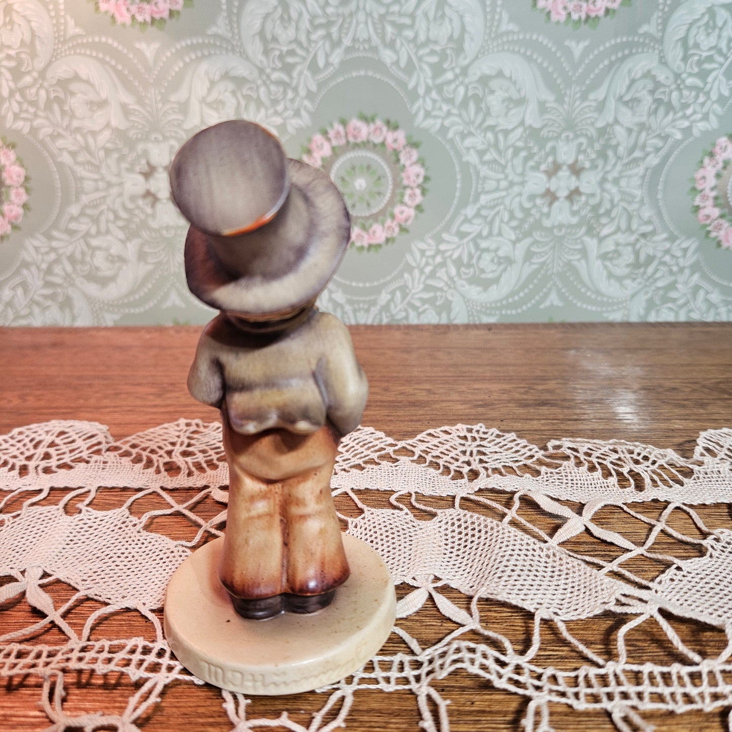 Goebel Hummel "Street Singer" 131 Figurine TMK1