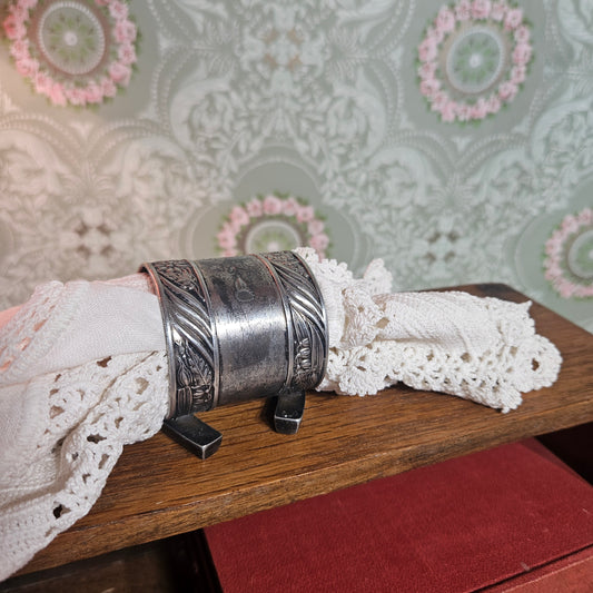Horseshoe Floral Figural Napkin Ring
