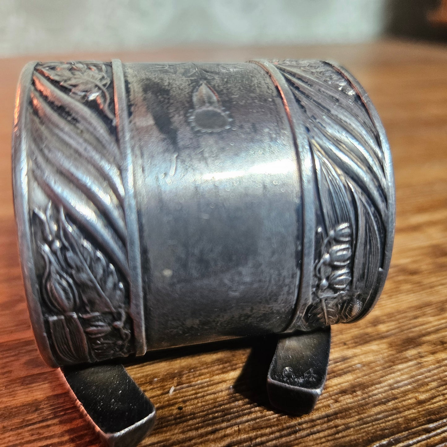 Horseshoe Floral Figural Napkin Ring