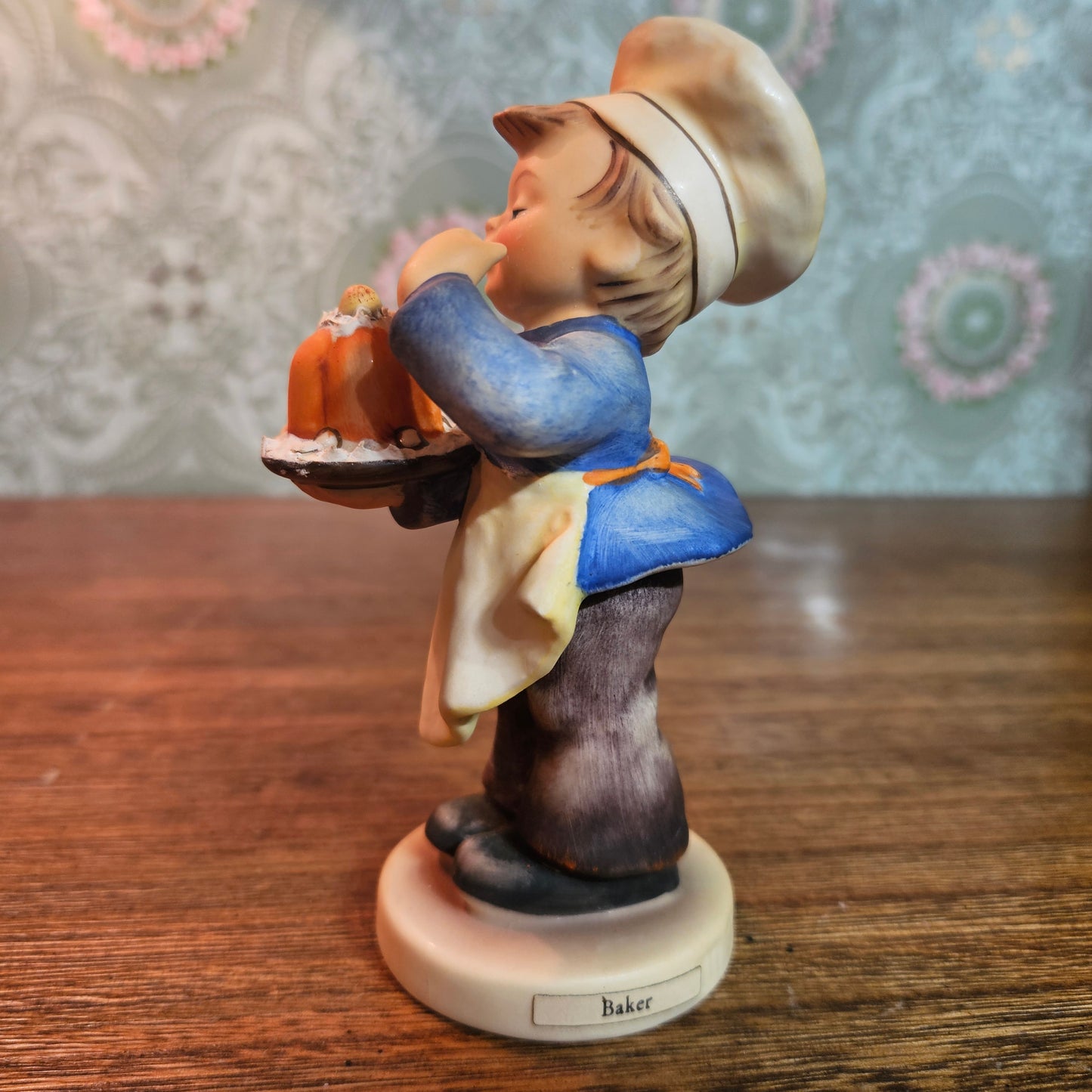 Goebel "Baker" Figurine Model 128