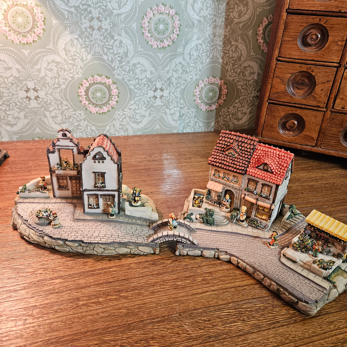 Goebel Olszewski Hummel KinderWay Bavarian Marktsquare Set