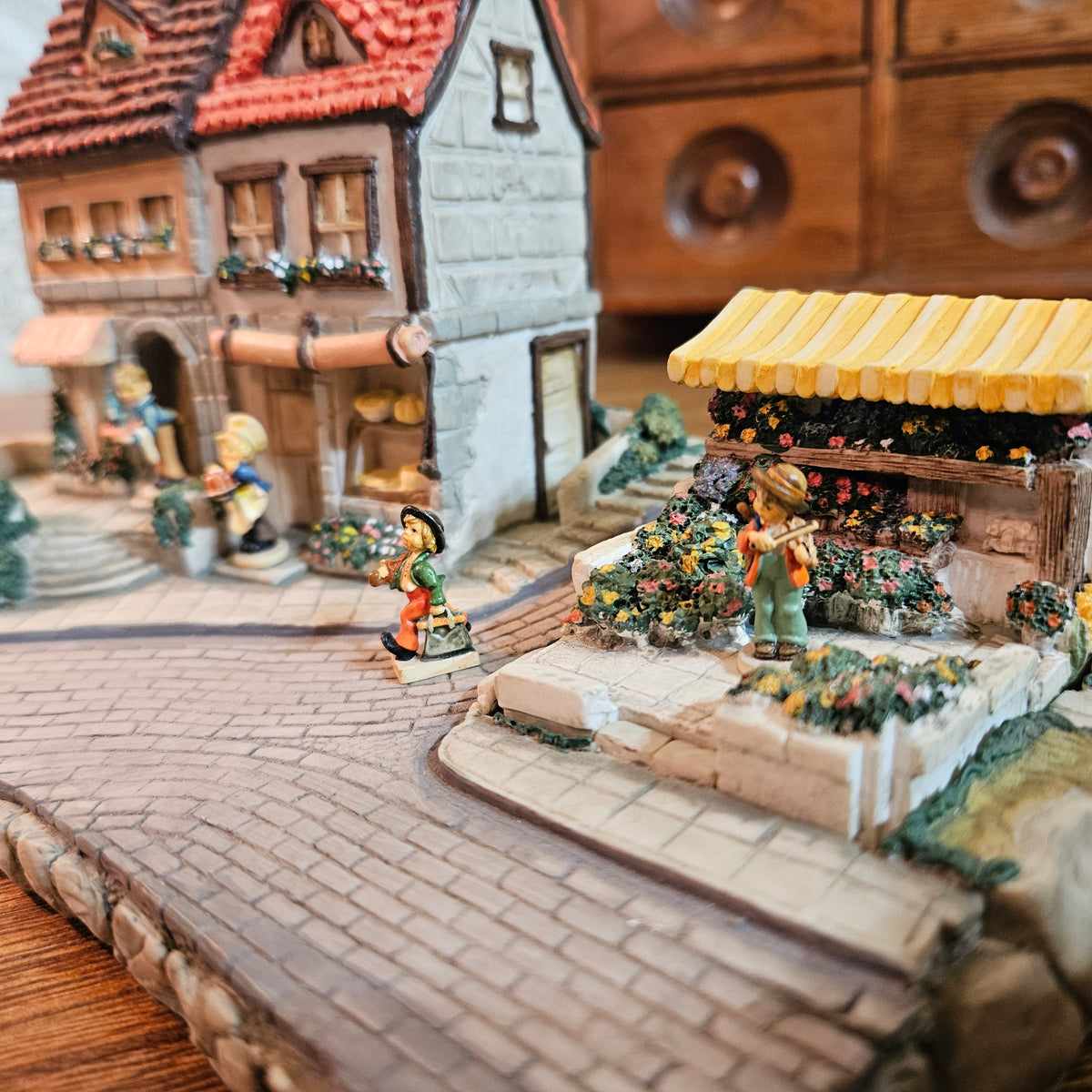 Goebel Olszewski Hummel KinderWay Bavarian Marktsquare Set