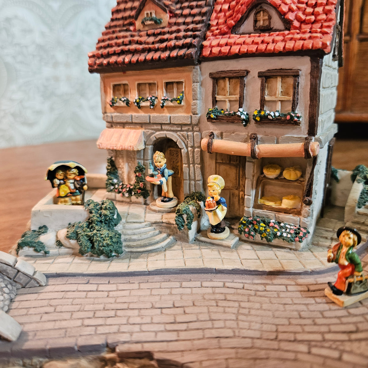 Goebel Olszewski Hummel KinderWay Bavarian Marktsquare Set