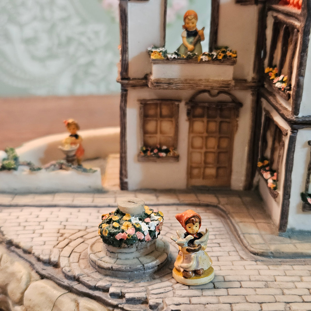 Goebel Olszewski Hummel KinderWay Bavarian Marktsquare Set