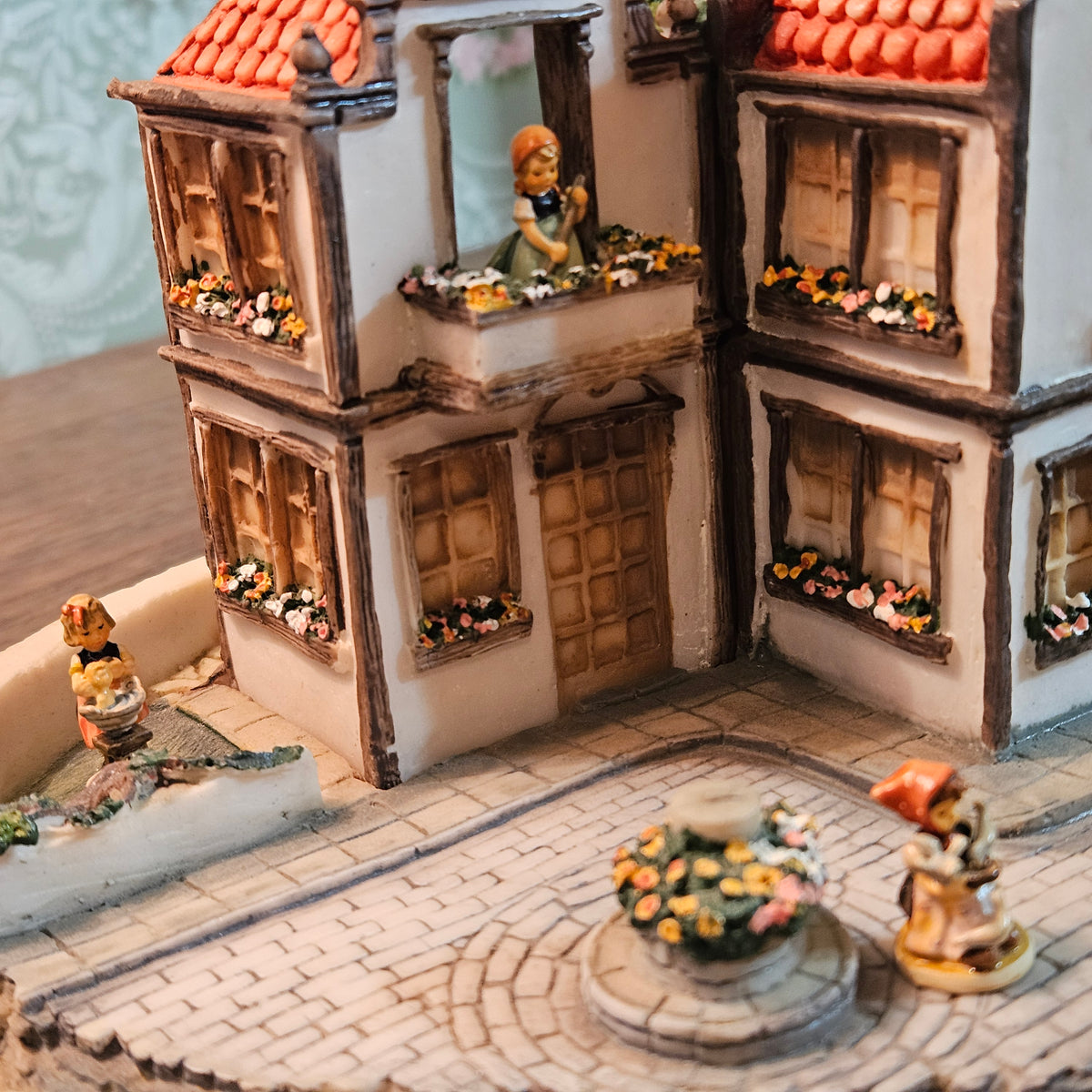 Goebel Olszewski Hummel KinderWay Bavarian Marktsquare Set